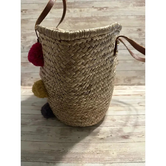 Thacker NYC Straw Shoulder Bag Pom Poms Beach Pool Boho - Picture 5 of 8